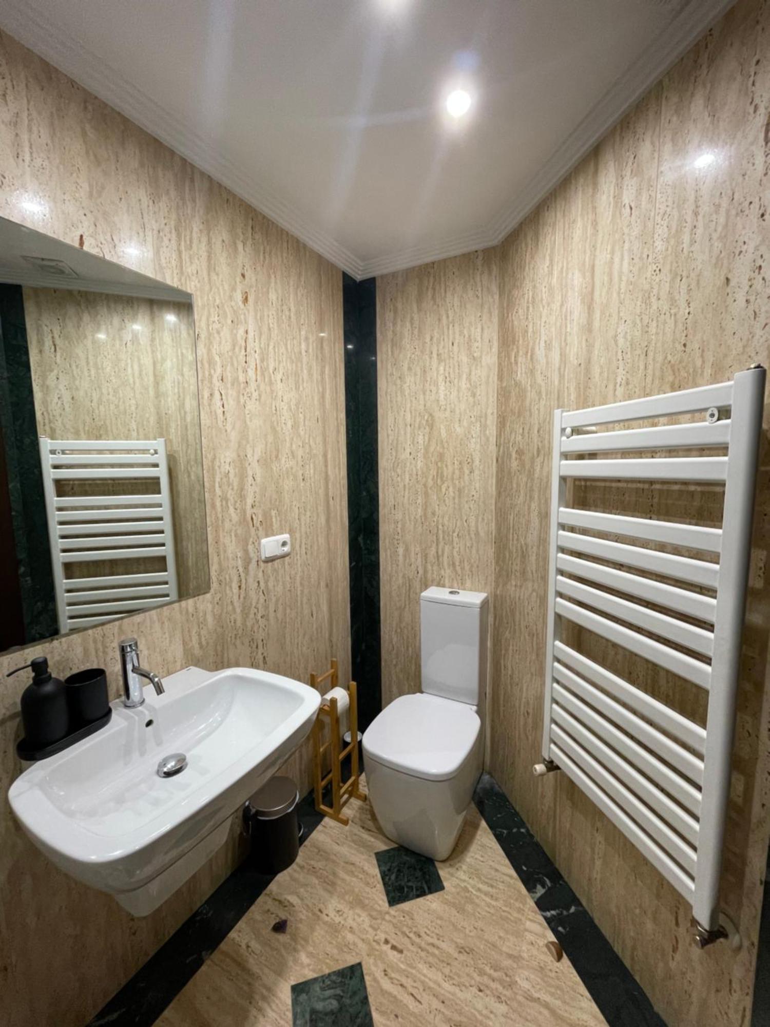 Atuaire Home Vivienda B Luminosa Parking Incluido En Plena Calle Comercial Burgo Esterno foto